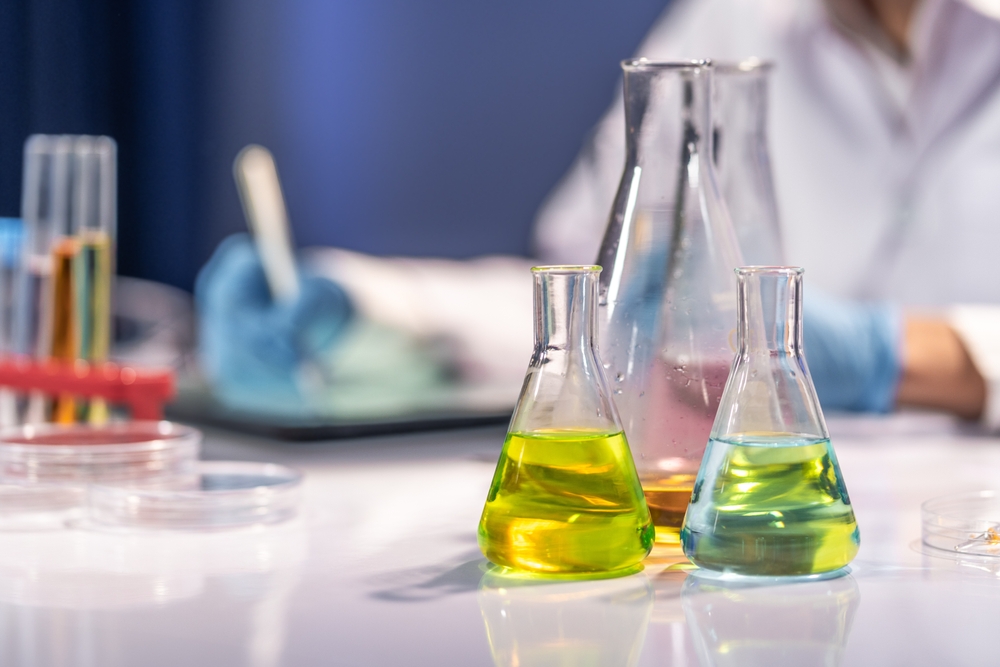 Close-up,Of,Colorful,Chemical,Liquids,In,Erlenmeyer,Flasks,On,A